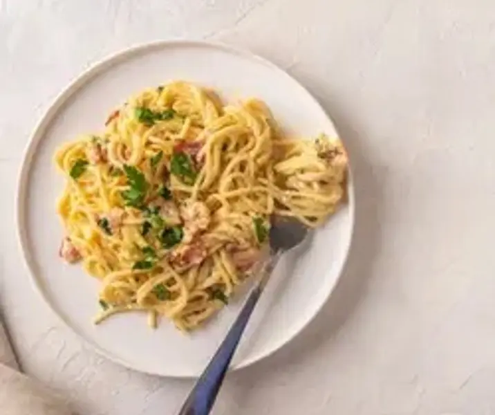 Tallarines con salsa alfredo de pavo maría ayuda