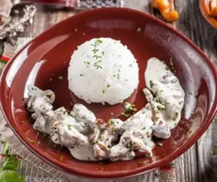 Strogonoff de pavo con arroz maría ayuda