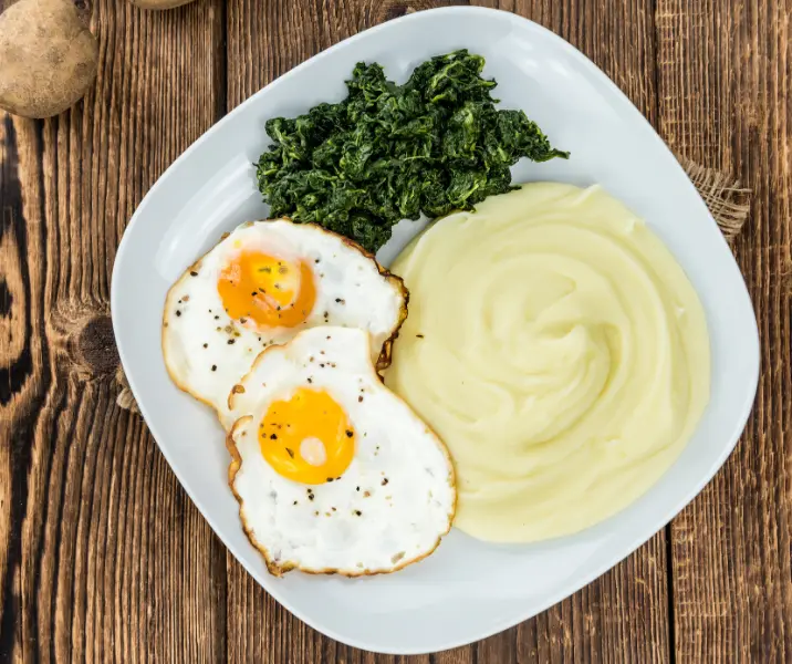 Puré de papas, espinaca y huevo frito bbb