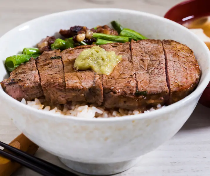 Bistec con arroz bbb