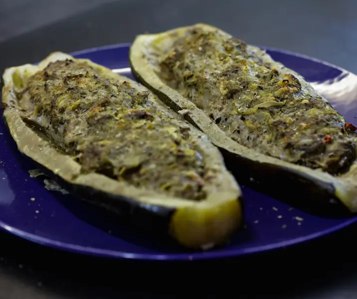 Zapallos italianos rellenos con verduras bbb