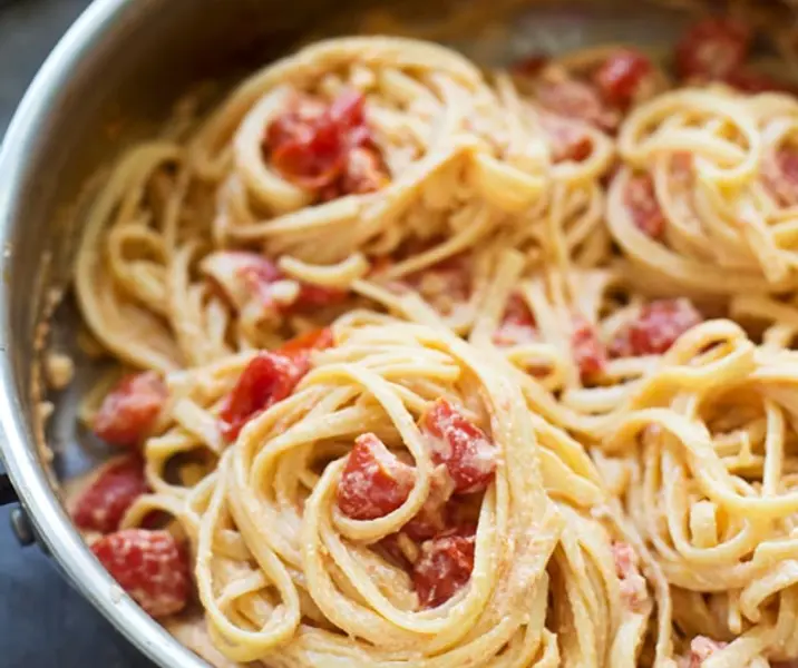Pasta con tomate y ricotta