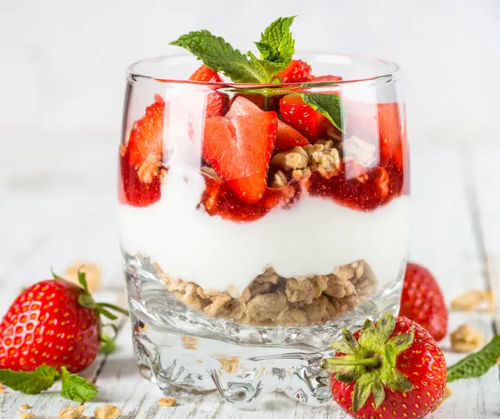 Avena con yogurt y frutillas