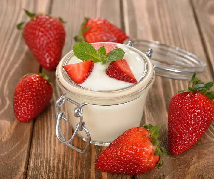 Yogurt natural con frutillas