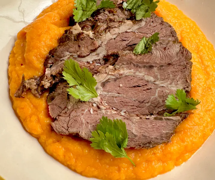 Carne al jugo con puré de zapallo bbb
