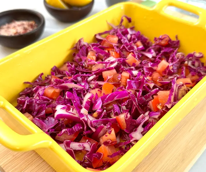 Repollo morado con tomate bbb