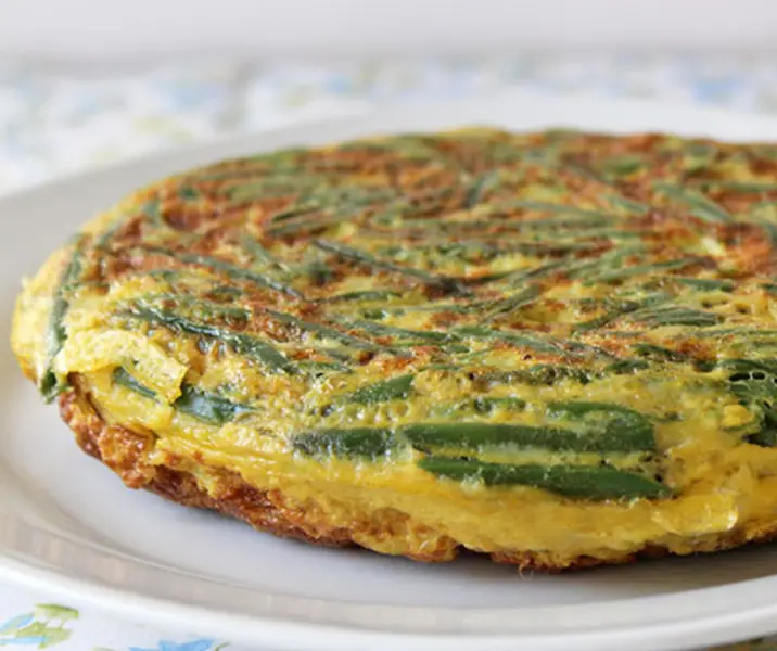 Tortilla de porotos verdes con papas doradas bbb