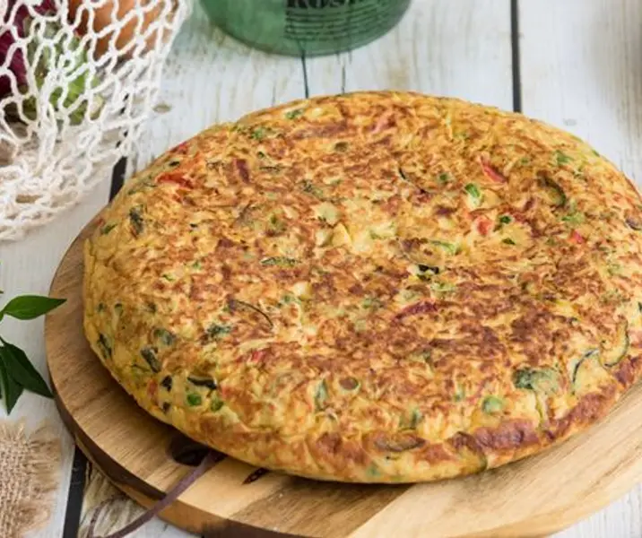Tortilla de verduras con papas doradas bbb