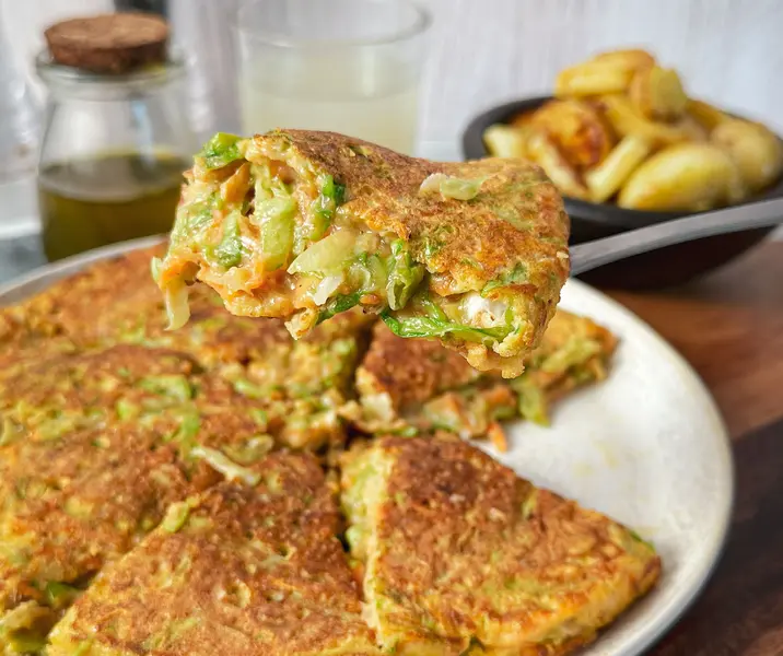 Tortilla de lechuga con papa doradas bbb