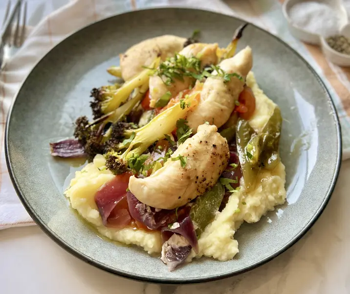 Pollo con verduras y puré de papas bbb