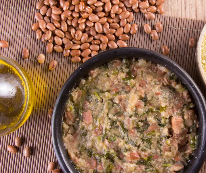 Puré de porotos con longaniza bbb