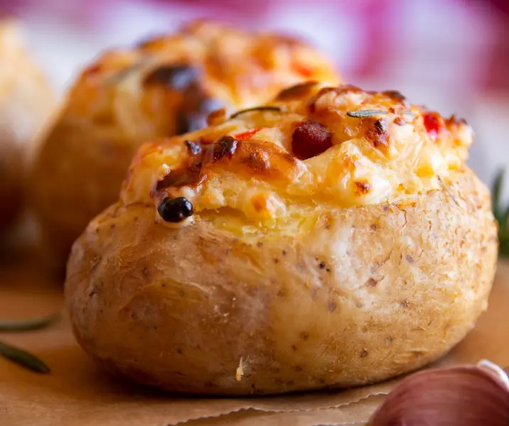 Papas rellenas con queso bbb