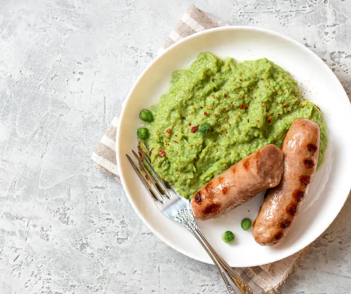 Puré de arvejas con salchichas bbb