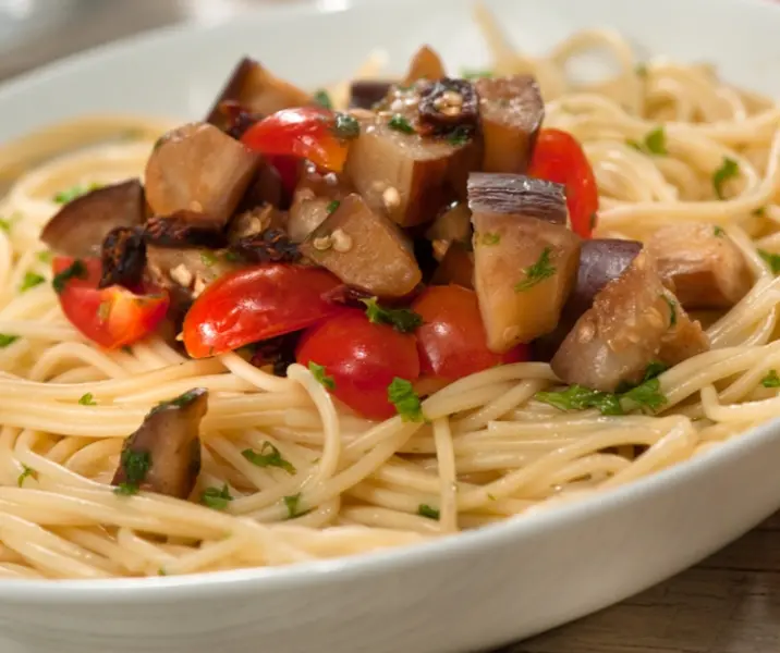 Tallarines con pasta de berenjena bbb