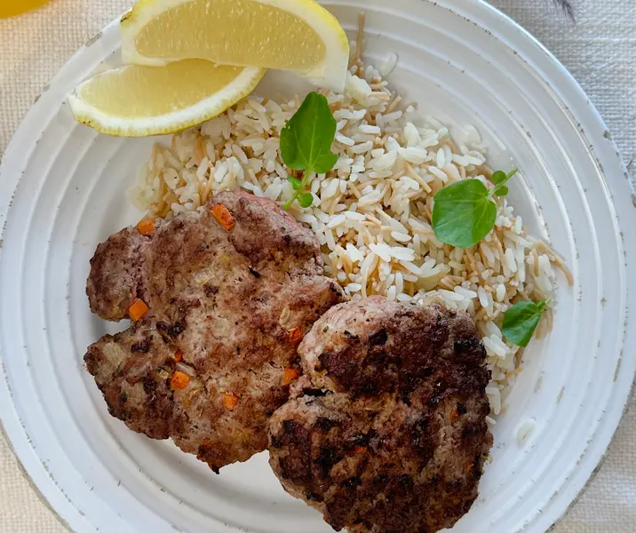 Hamburguesas caseras con arroz árabe bbb