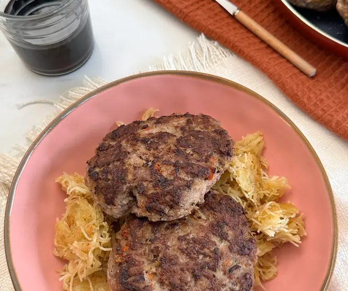 Hamburguesas caseras con fideos tostados bbb