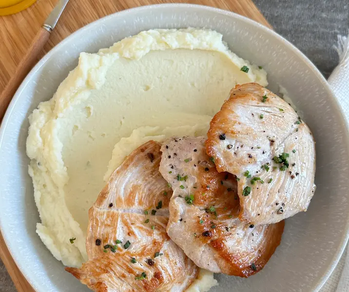 Filetitos de pavo con puré de papas bbb