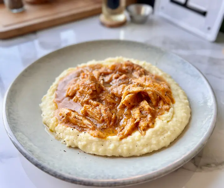 Malaya desmechada con puré de papas cremoso