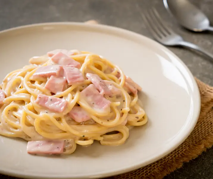 Espagueti con salsa alfredo bbb