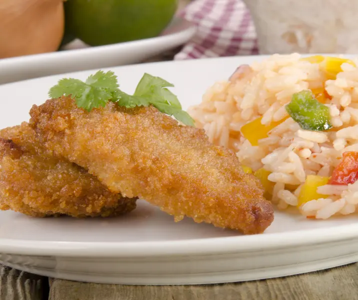 Nuggets de pollo con arroz bbb