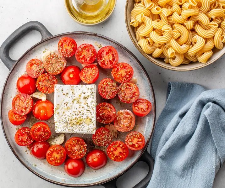 Pasta con tomate y queso crema bbb