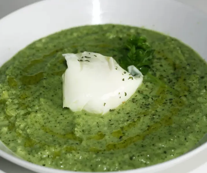 Puré de brócoli con huevos pochados bbb