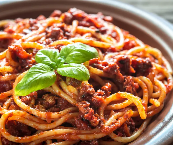 Tallarines con salsa bolognesa bbb