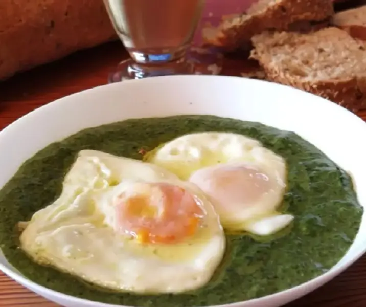 Puré de acelga con huevos fritos bbb