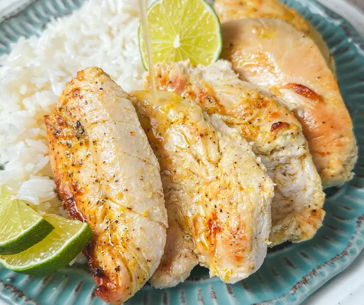 Filetitos de pollo a la pimienta y limón con arroz bbb