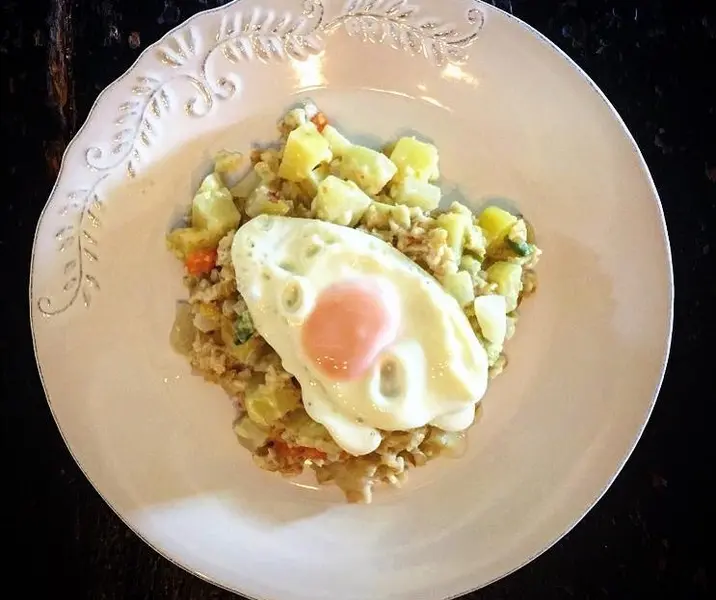 Papas con mote con huevo frito bbb