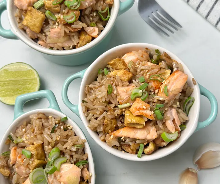 Arroz chaufán de salmón sin gluten