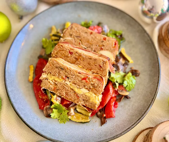 Pastel de carne molida de pavo y verduras confitadas