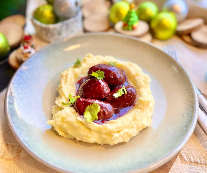 Albóndigas de pavo con puré de papas y gravy de vino tinto