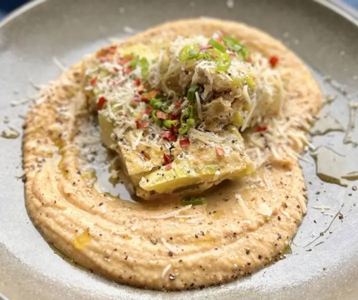 Budín de zapallo italiano con hummus casero