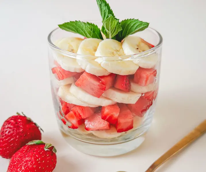 Ensalada frutal frutilla plátano