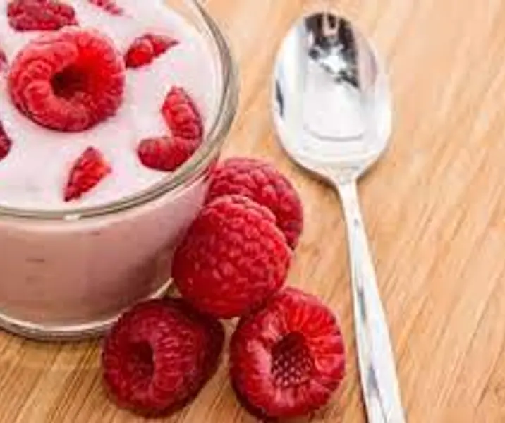Yogurt con frambuesas maría ayuda