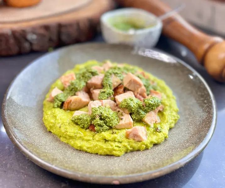 Cubitos de pavo al pesto con pastelera easy cook