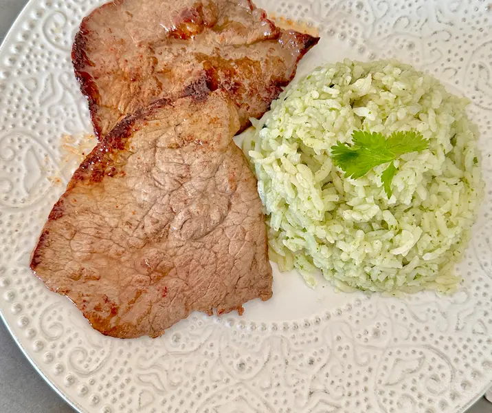 Bistec con arroz al cilantro sin gluten