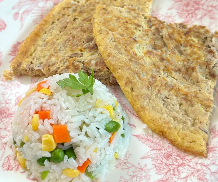 Tortilla de atún con arroz primavera sin gluten