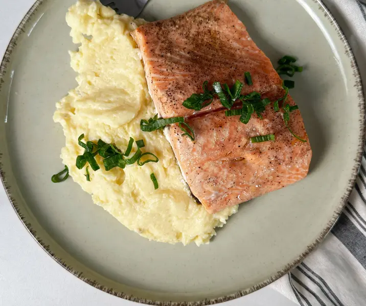 Salmón al horno con puré de papas sin gluten