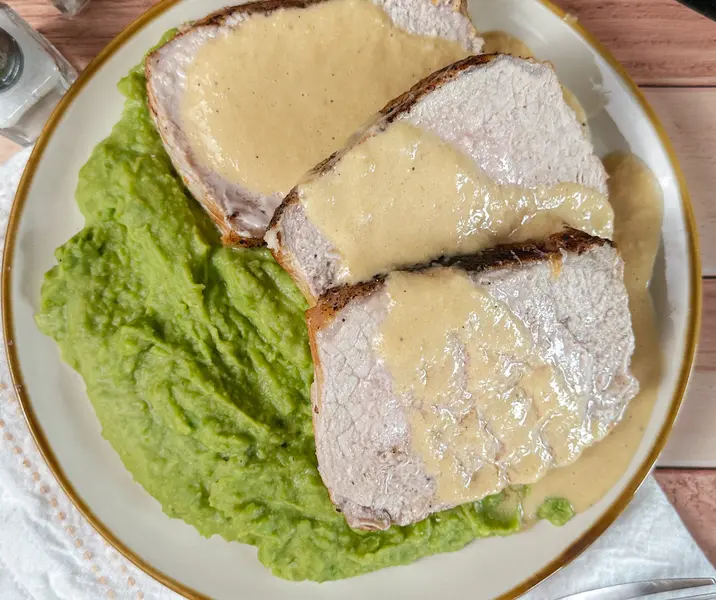 Puré de habas con lomito de cerdo sin gluten