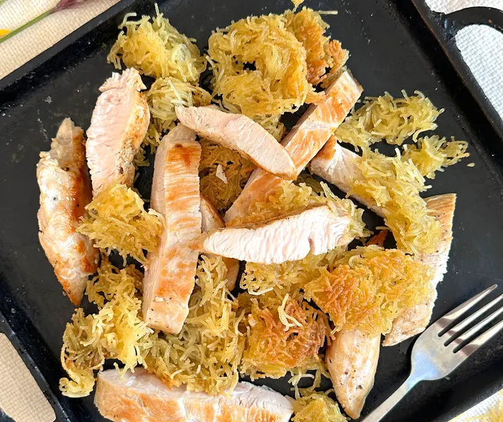 Filetitos de pavo con fideos tostados sin gluten