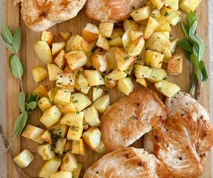 Filetitos de pavo con papas doradas sin gluten