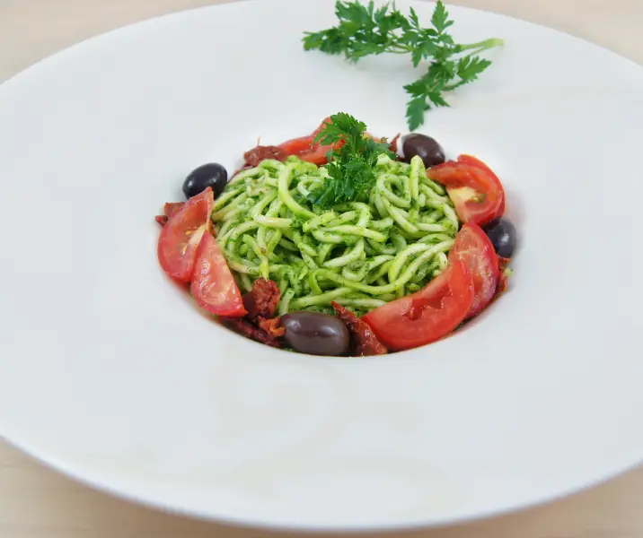 Tallarines con pesto de espárragos sin gluten