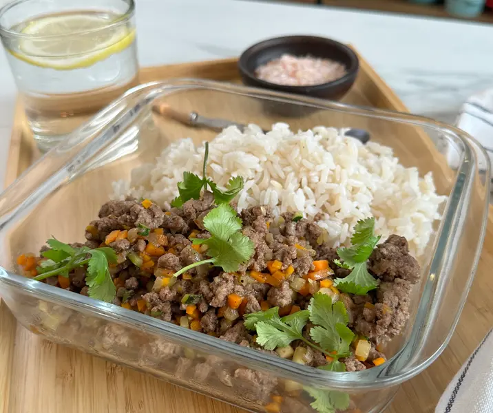 Arroz con carne molida y cilantro sin gluten