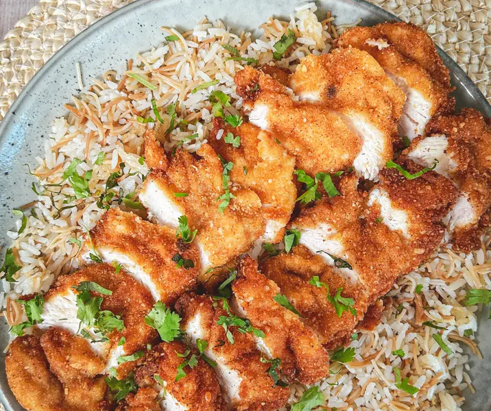 Pollo crispy con arroz árabe