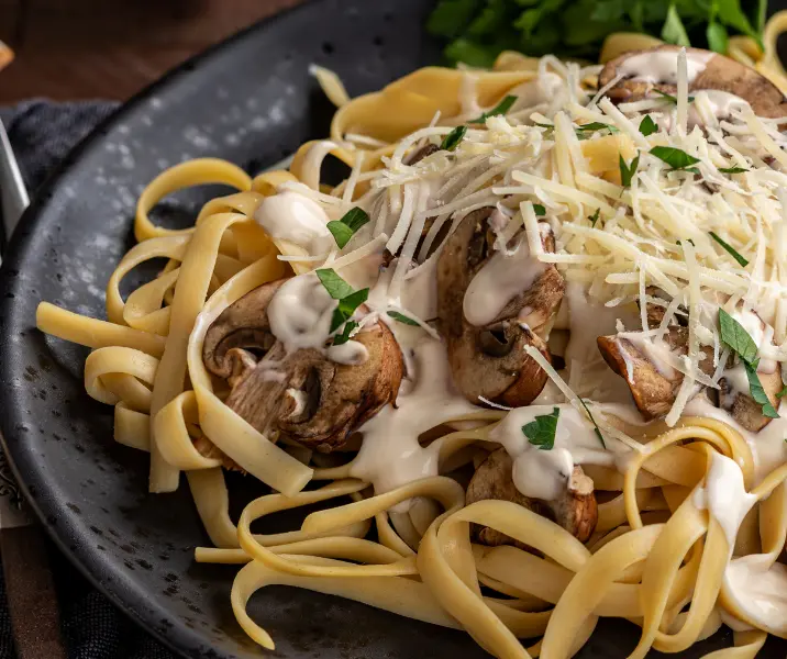 Tallarines con salsa de champiñones sin gluten