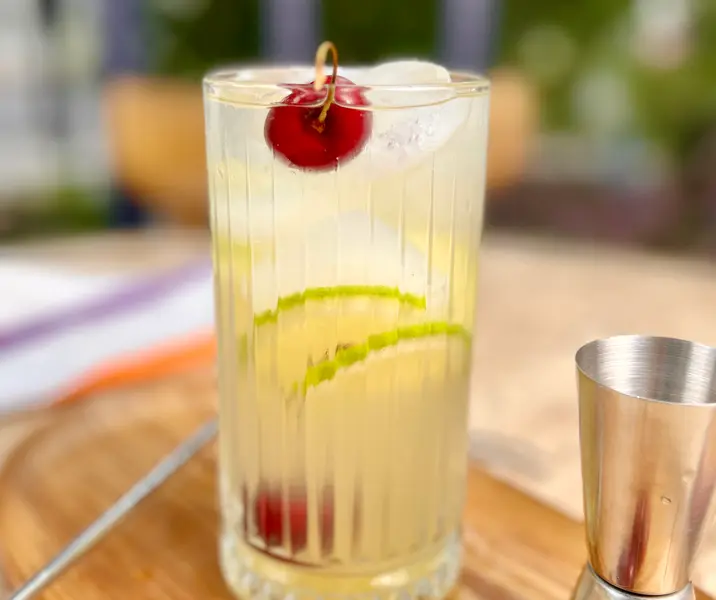 Tom collins con cereza