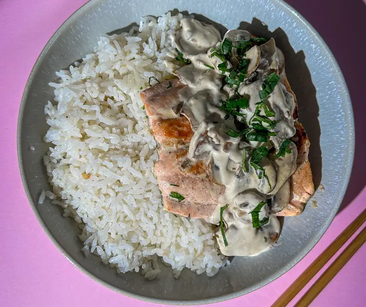 Salmón al champiñón con arroz sin gluten
