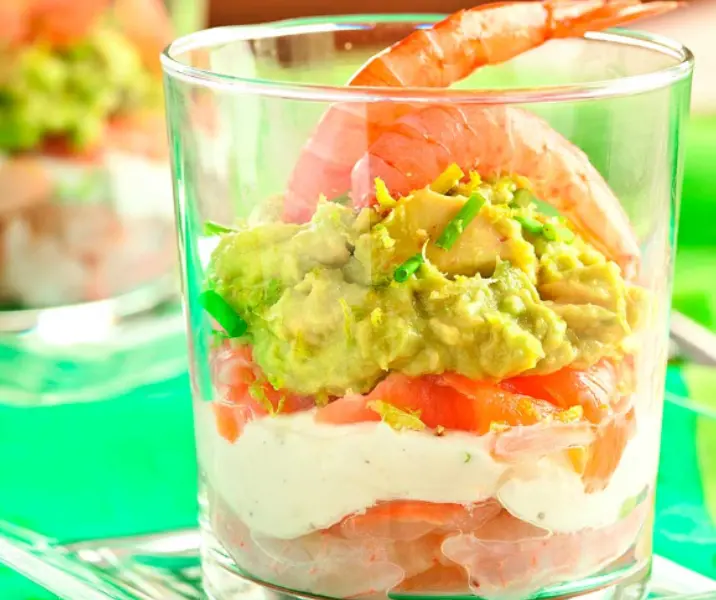 Vasitos de salmón, camarón, palta y queso fresco thermomix